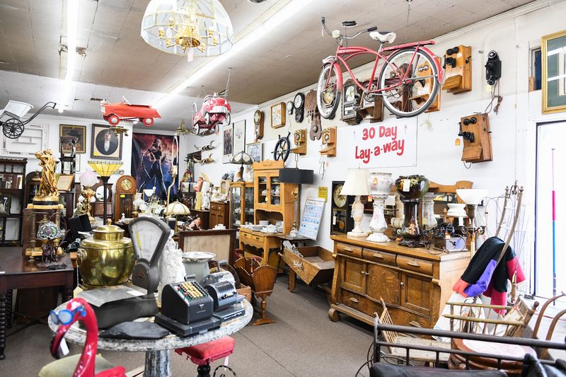 A Maze of Rooms Packed With Treasures