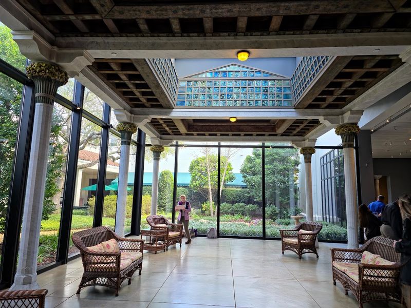 A Peaceful Courtyard Garden Worth Discovering A Peaceful Courtyard Garden Worth Discovering
