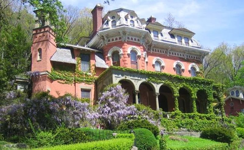 A Perfect Base for Romantic Getaways and Engagements