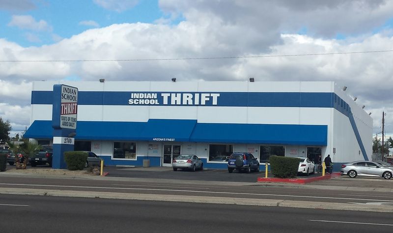 A Phoenix Neighborhood Store With a Loyal Community Following
