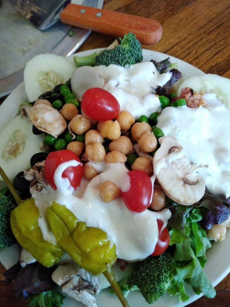 A Salad Bar That Actually Deserves Attention