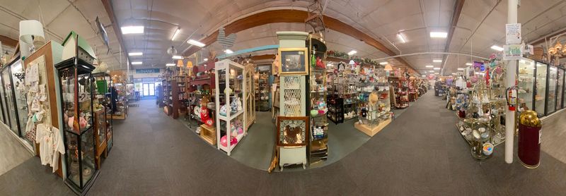 A Shopping Space So Big, You Might Need a Map A Shopping Space So Big, You Might Need a Map