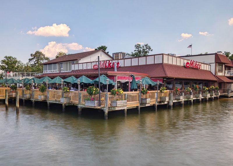 A Spacious Setting That Handles Big Crowds With Ease A Spacious Setting That Handles Big Crowds With Ease