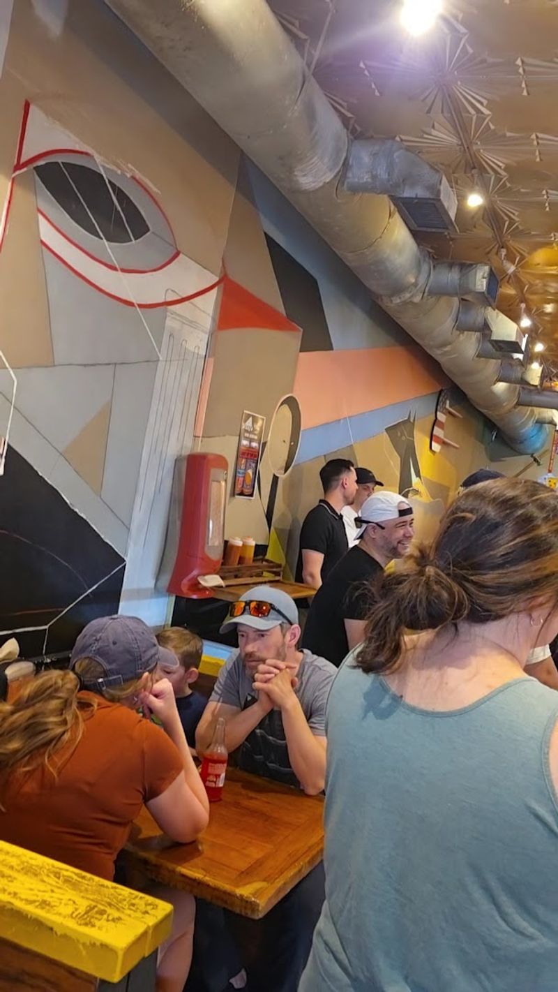 A Spot That Draws Every Kind of Customer A Spot That Draws Every Kind of Customer