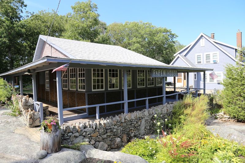 A Summer Cottage With a Very Unusual Frame A Summer Cottage With a Very Unusual Frame