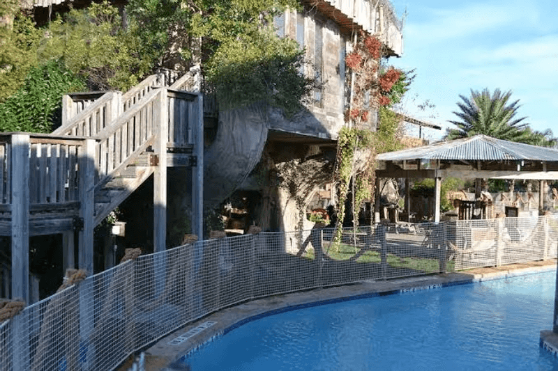 A Swim-Up Bar That Steals the Whole Show