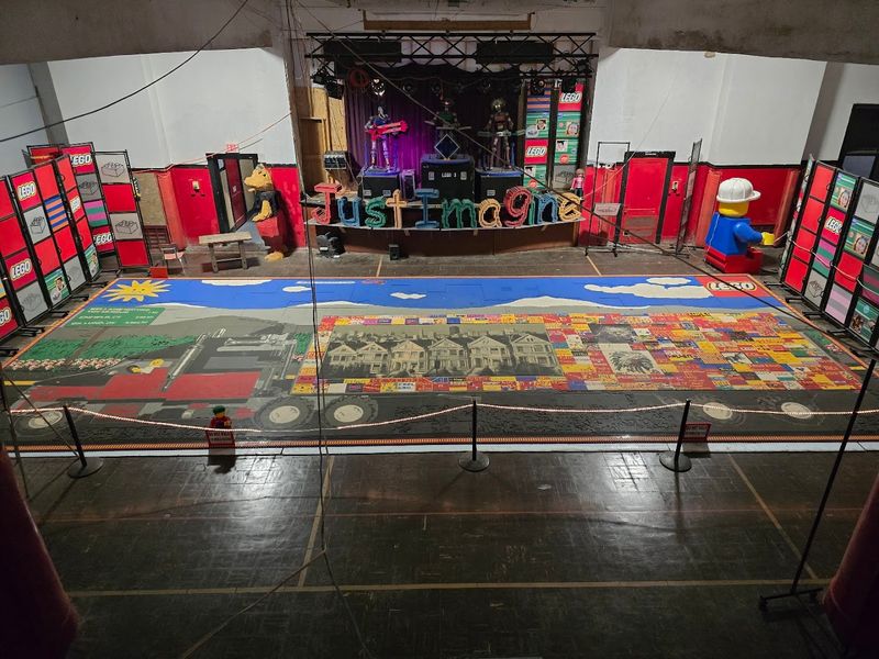 A Three-Story School Building Full of Surprises A Three-Story School Building Full of Surprises
