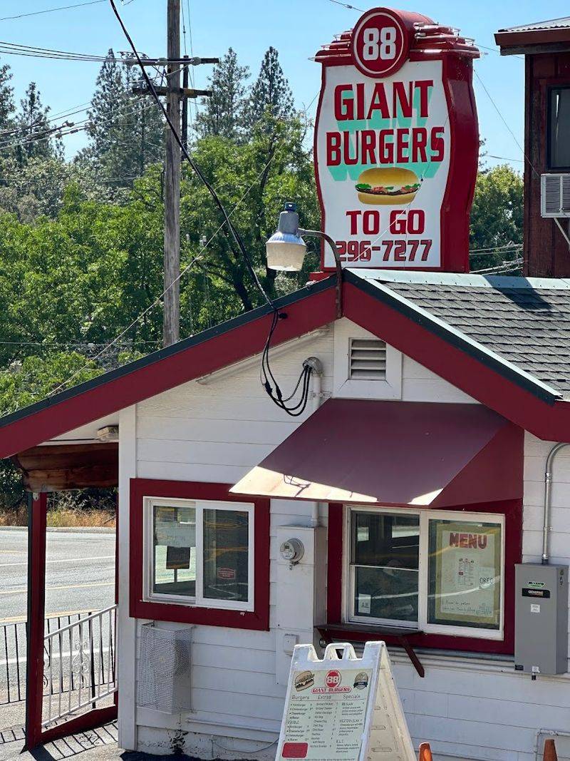 A True No-Frills Roadside Experience A True No-Frills Roadside Experience