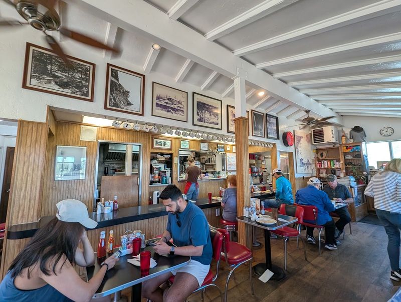A True Old-School Diner Atmosphere A True Old-School Diner Atmosphere