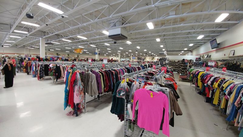A Warehouse-Sized Space That Actually Delivers A Warehouse-Sized Space That Actually Delivers