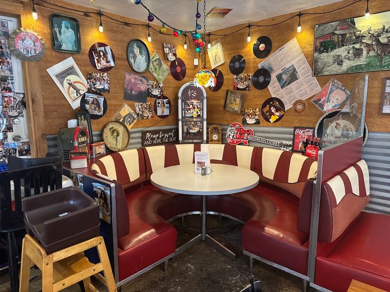 A Warm, Nostalgic Atmosphere That Takes You Back in Time