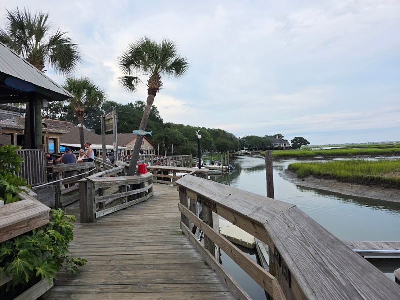 A Waterfront Setting That Instantly Melts Your Stress Away A Waterfront Setting That Instantly Melts Your Stress Away
