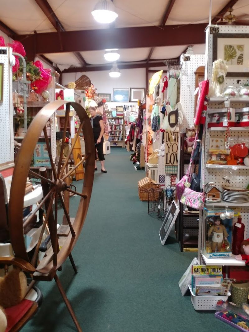 A Welcoming Community of Independent Vendors and Consignors