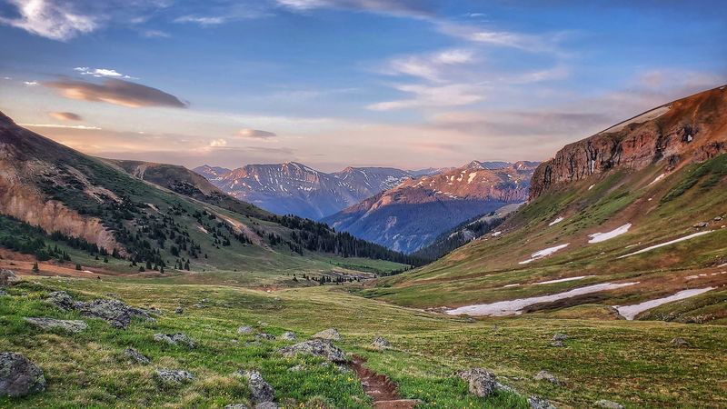 Altitude Awareness: Hiking Above 9,000 Feet