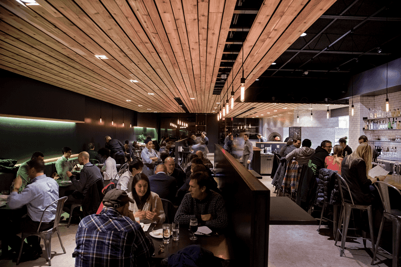 An Atmosphere That Makes Phones Disappear and Conversations Bloom