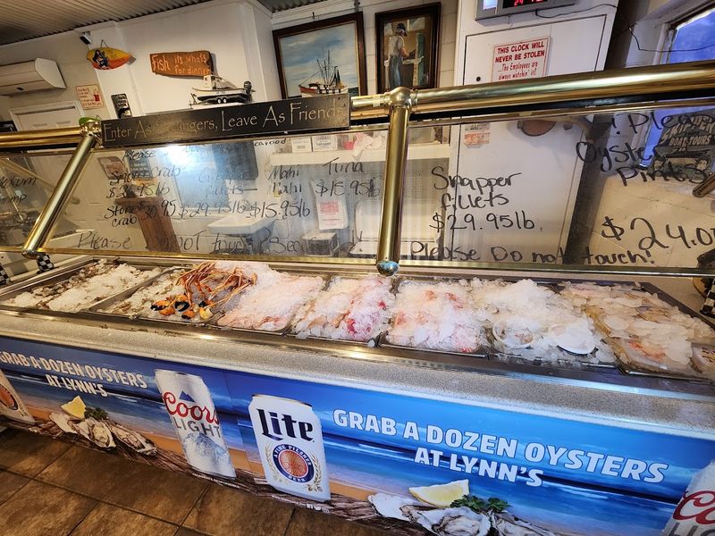 An On-Site Seafood Market Worth Browsing An On-Site Seafood Market Worth Browsing