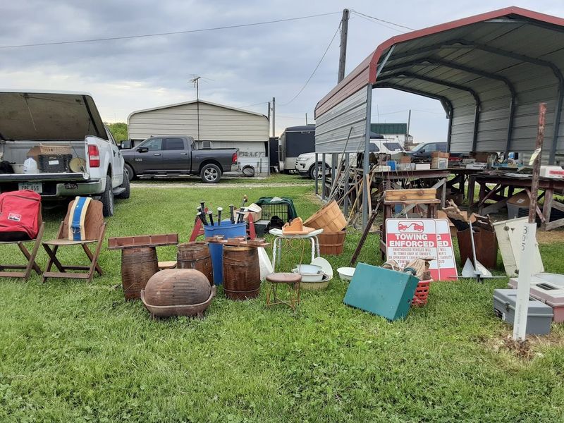 Antiques Galore for the Vintage-Obsessed Shopper