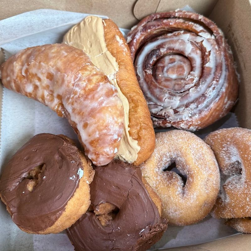 Apple Filled Pastries Worth Rerouting Your Entire Road Trip For