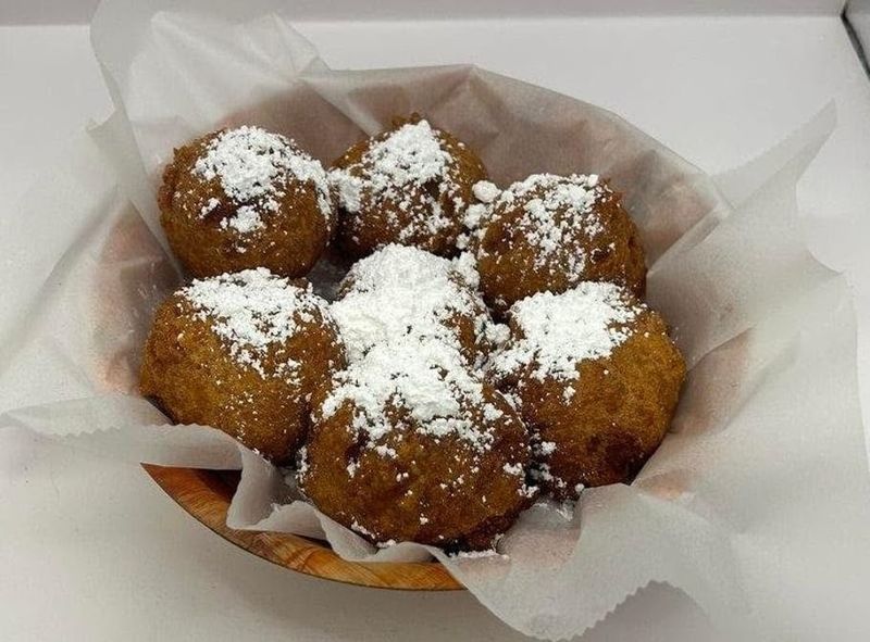 Apple Fritters: The Sweet Surprise on the Menu Apple Fritters: The Sweet Surprise on the Menu