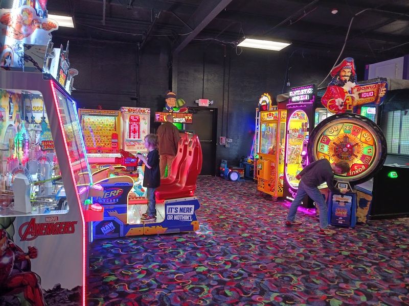 Arcade Games for Classic Fun Between Attractions