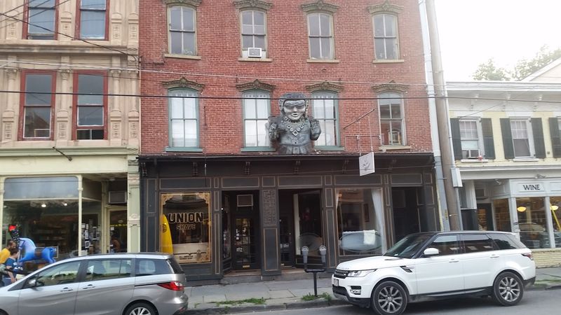 Art Galleries and Creative Scene Art Galleries and Creative Scene