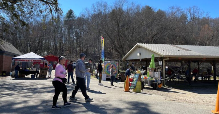 Bargain Hunters Are Filling Their Cars At This Giant South Carolina Flea Market Packed With Incredible Finds
