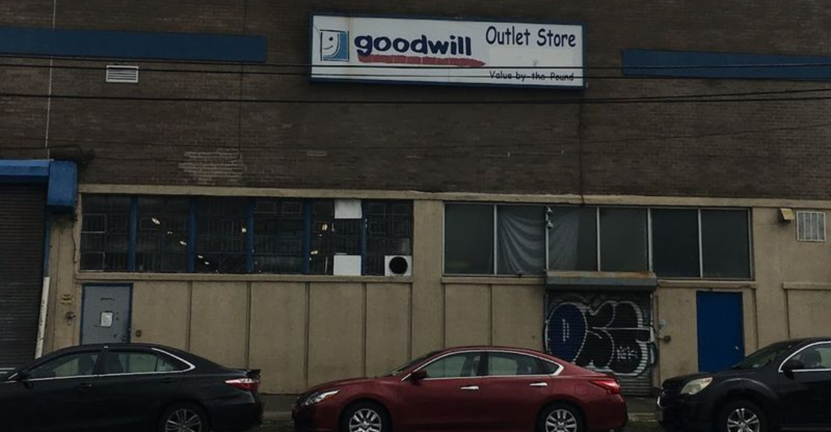 Bargain Hunters Say This Giant New York Thrift Store Is One Of The Few Places Where Less Than 40 Still Goes A Long Way
