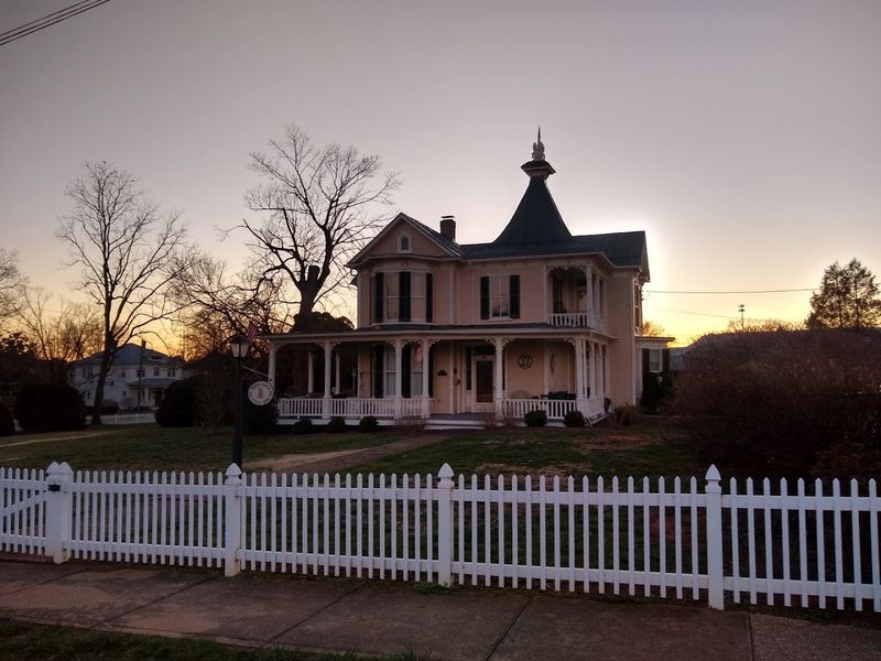 Bed and Breakfasts: Sleep Like a Shenandoah Local Bed and Breakfasts: Sleep Like a Shenandoah Local