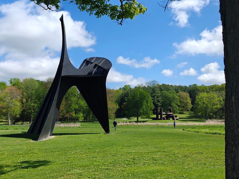 Bike Rentals That Let You Ride Through Rolling Sculpture-Filled Hills Bike Rentals That Let You Ride Through Rolling Sculpture-Filled Hills