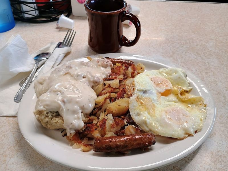 Biscuits and Gravy Done Right Biscuits and Gravy Done Right