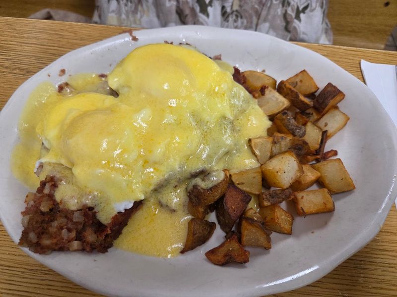 Biscuits and Gravy Done the Right Way Biscuits and Gravy Done the Right Way