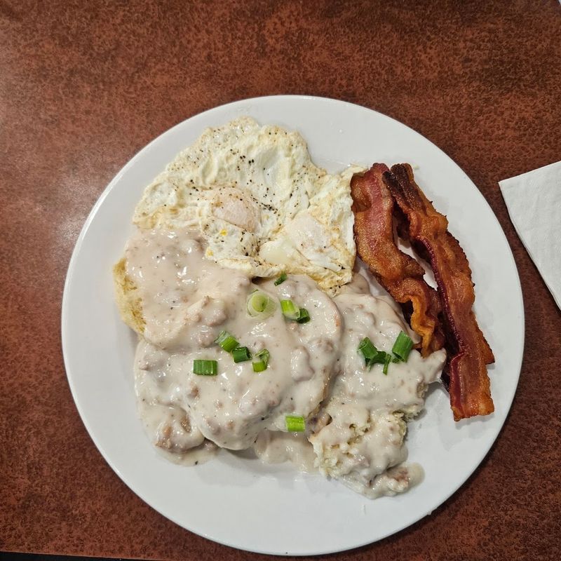 Biscuits and Gravy Done the Southern Way