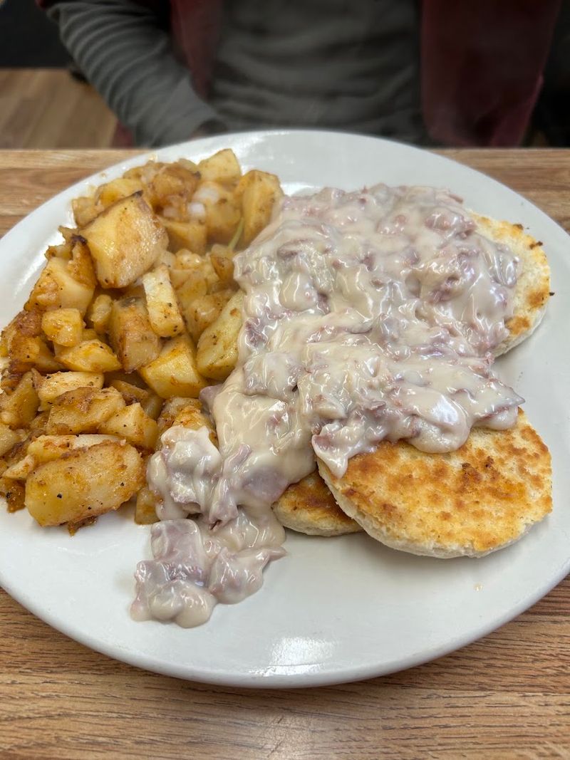 Biscuits and Sausage Gravy Done Right Biscuits and Sausage Gravy Done Right