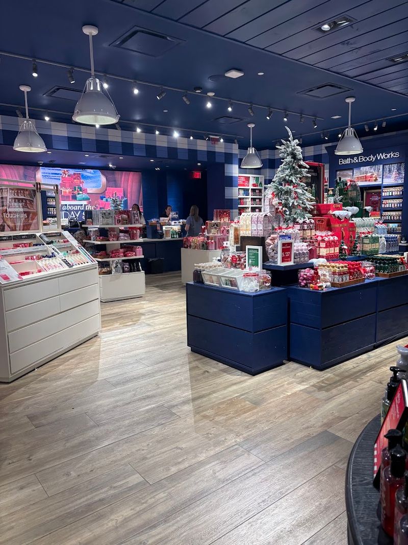 Black Friday and Holiday Shopping: Where Smart Shoppers Come to Win Black Friday and Holiday Shopping: Where Smart Shoppers Come to Win