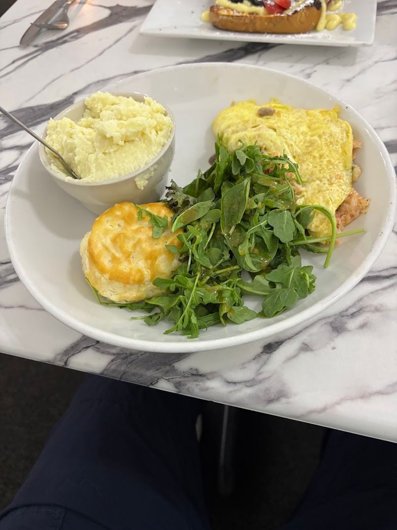 Blackened Salmon and Cheese Grits — A Staff Recommendation Worth Trusting
