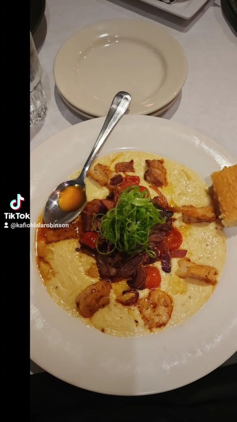 Blackened Scallops and Grits: A Hidden Star