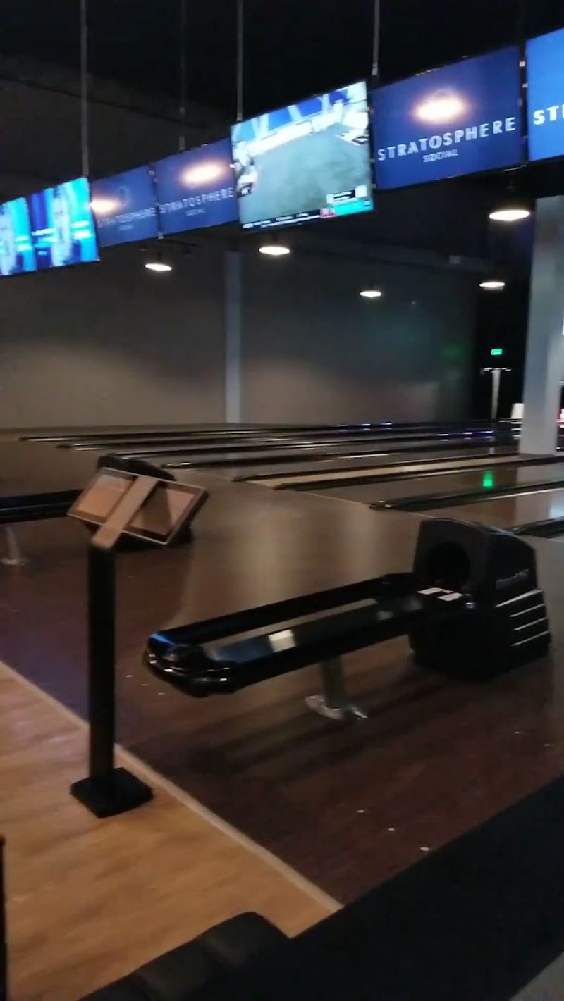 Bowling Lanes With Lounge Vibes Bowling Lanes With Lounge Vibes