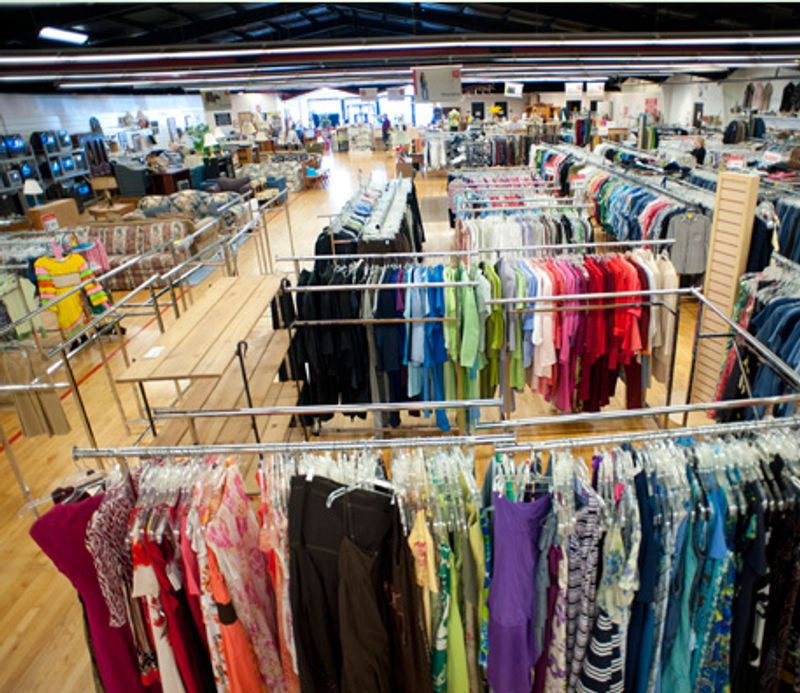 Brand Name Finds at Jaw-Dropping Markdowns Brand Name Finds at Jaw-Dropping Markdowns
