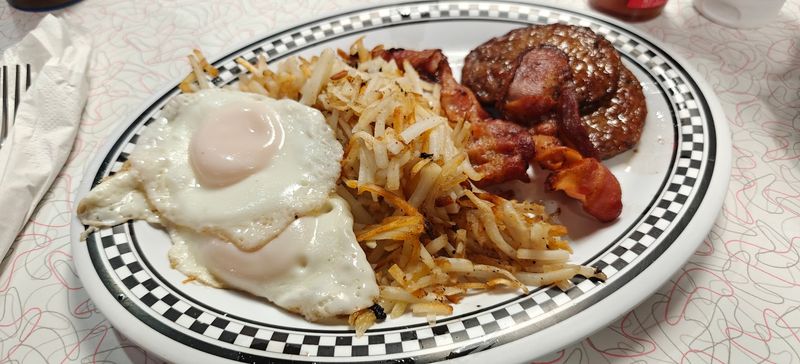 Breakfast Plates That Keep Wallets Happy Under $12 Breakfast Plates That Keep Wallets Happy Under $12