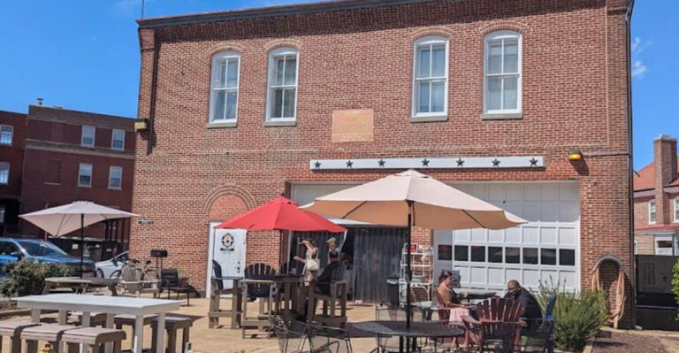Bring Back Your Childhood Sense Of Wonder At This One-Of-A-Kind Firefighter-Themed Restaurant In Virginia