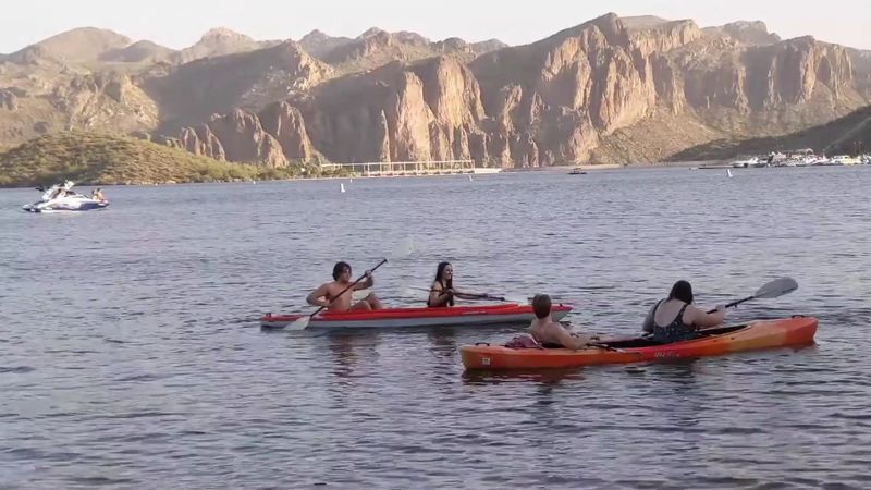 Canyon Lake: A Stunning Nighttime Paddling Destination Canyon Lake: A Stunning Nighttime Paddling Destination