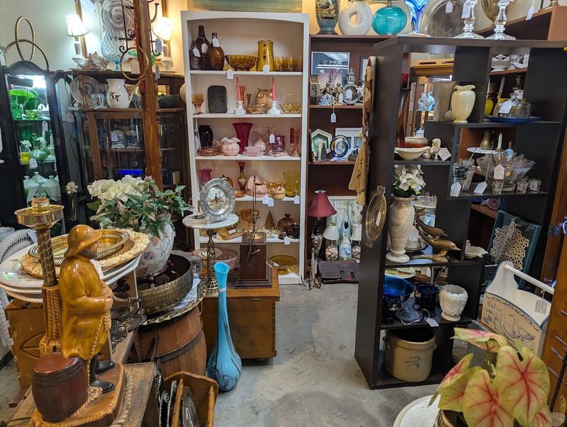 Cast Iron Cookware and Kitchen Finds