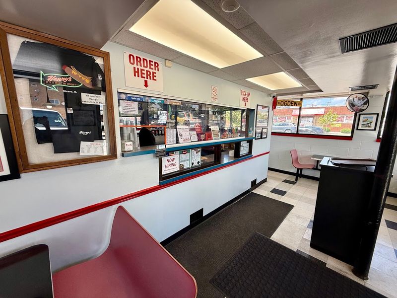 Casual Atmosphere With Plenty of Seating Options