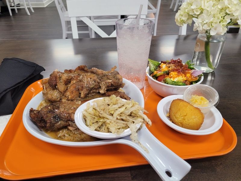 Charlotte's Cafeteria-Style Dining Experience
