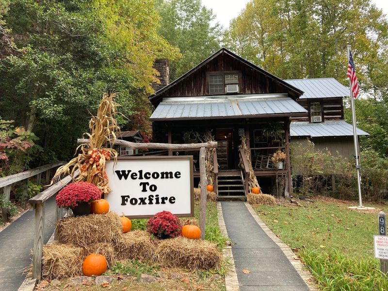 Charming Cottages for a Cozy Getaway Charming Cottages for a Cozy Getaway