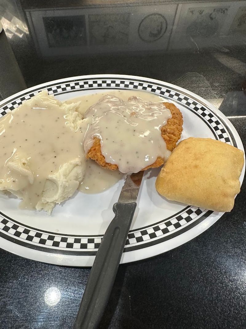 Chicken Fried Chicken With Mashed Potatoes and Gravy Chicken Fried Chicken With Mashed Potatoes and Gravy
