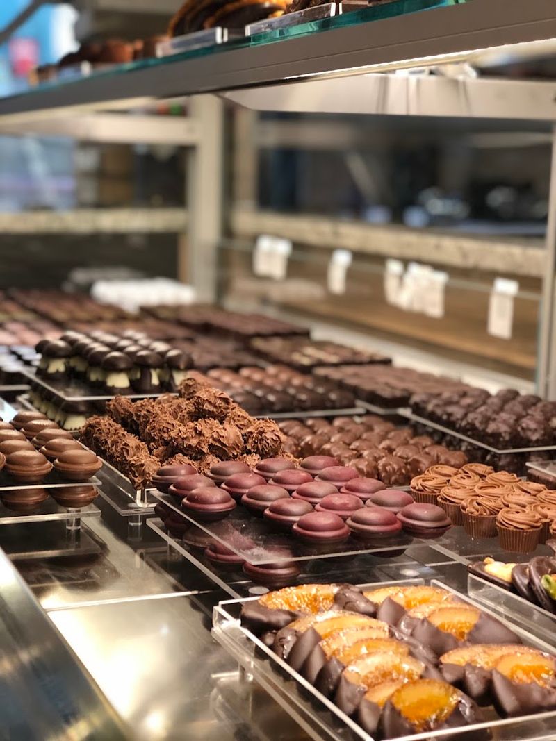 Chocolate-Covered Strawberries and Pastries Worth the Drive