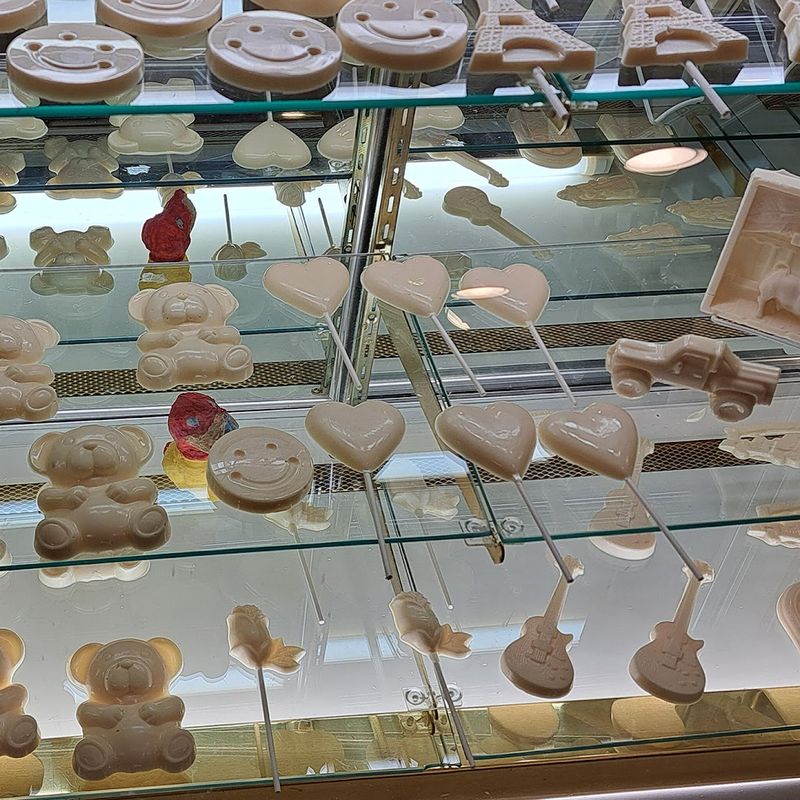 Chocolate Painting — A Hands-On Creative Experience Chocolate Painting — A Hands-On Creative Experience