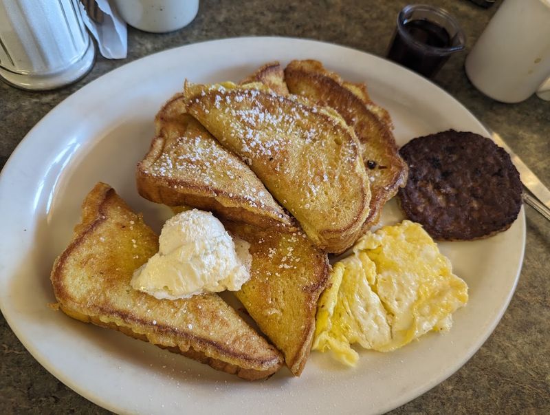 Cinnamon French Toast That Keeps Customers Coming Back