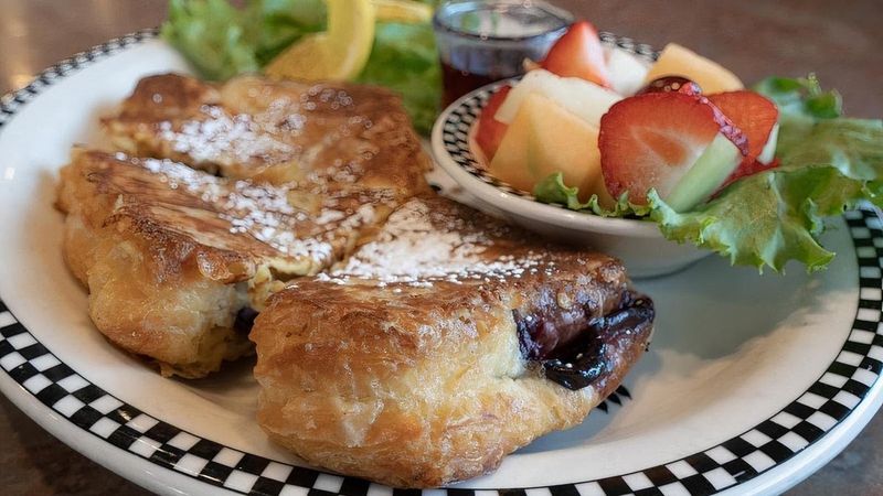 Cinnamon Roll French Toast That Melts in Your Mouth Cinnamon Roll French Toast That Melts in Your Mouth